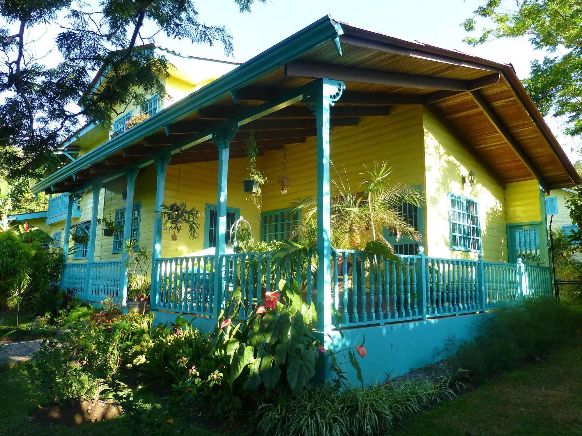 Casa De Tias Bed & Breakfast 3*
